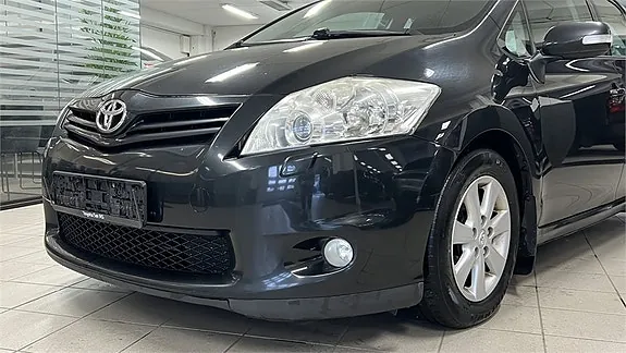 Toyota Auris 2012 photo 2