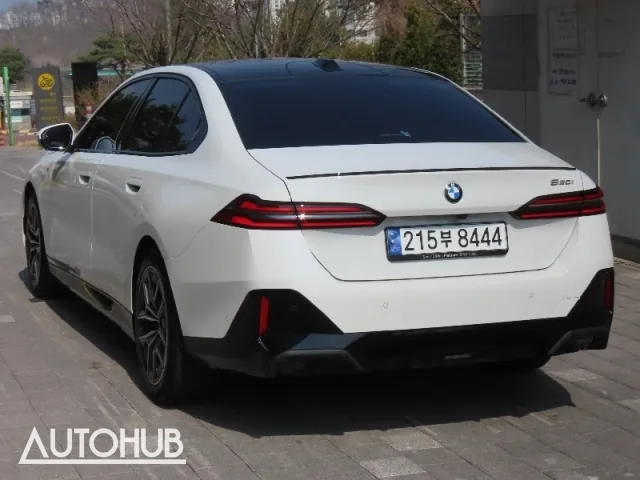 BMW 5 Series 2024 photo 4