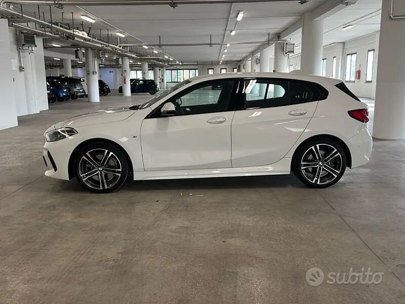 BMW 1 Series 2022 photo 2