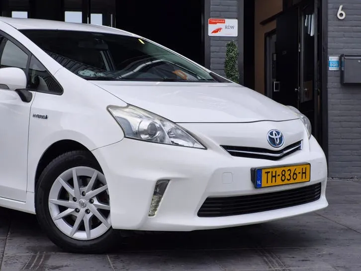 Toyota Prius 2014 photo 3
