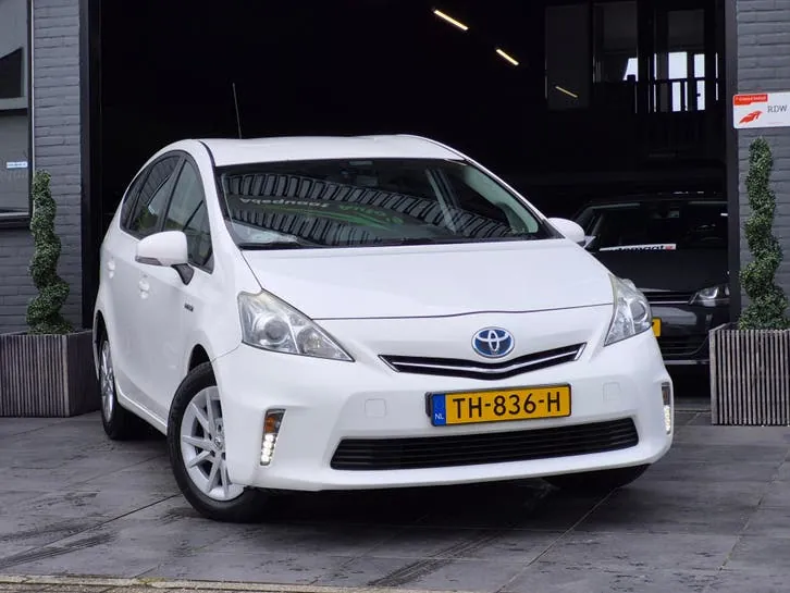 Toyota Prius 2014 photo 2