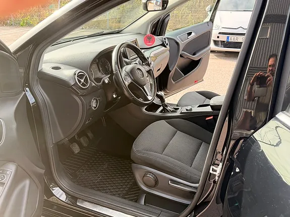 Mercedes-Benz B180 2012 photo 5