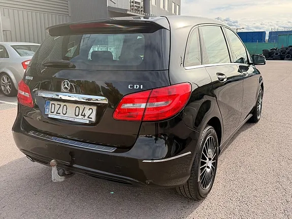 Mercedes-Benz B180 2012 photo 3