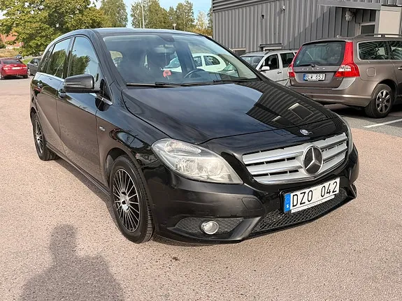 Mercedes-Benz B180 2012 photo 2