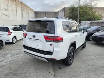 Toyota Land Cruiser 2024 photo 3