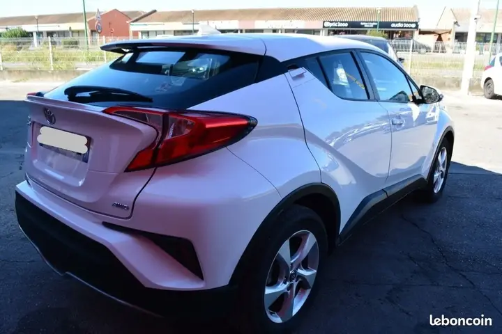 Toyota C-Hr 2017 photo 2