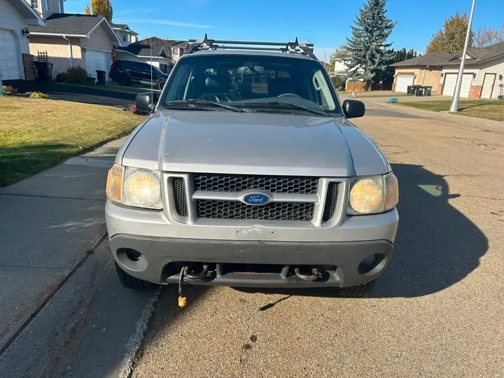 Ford Explorer Sport Trac 2004 photo 2