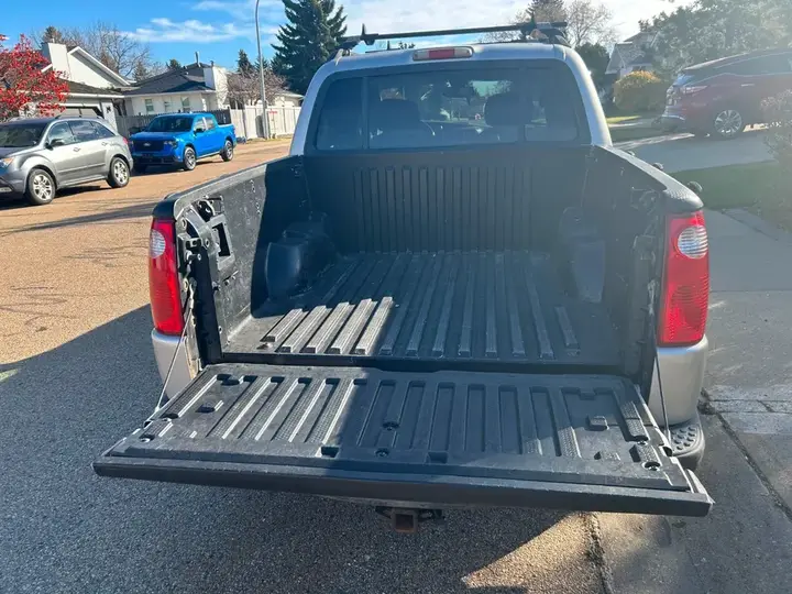 Ford Explorer Sport Trac 2004 photo 4