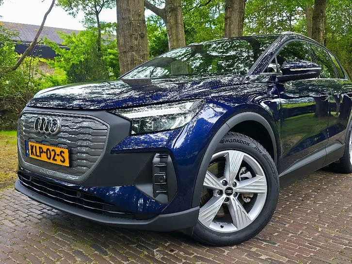 Audi Q4 2023 photo 2