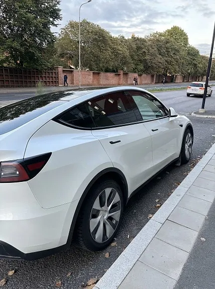Tesla Model Y 2023 photo 5