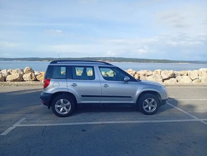 Skoda Yeti 2012 photo 3