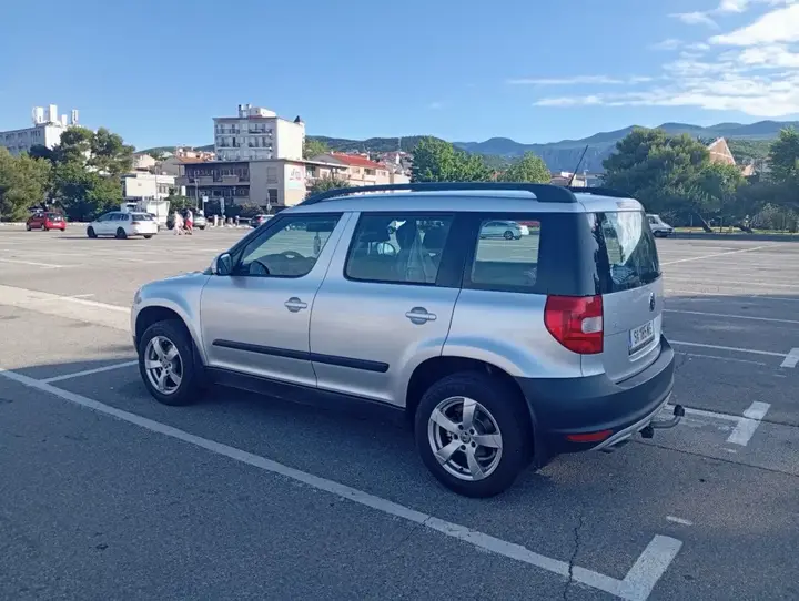 Skoda Yeti 2012 photo 2