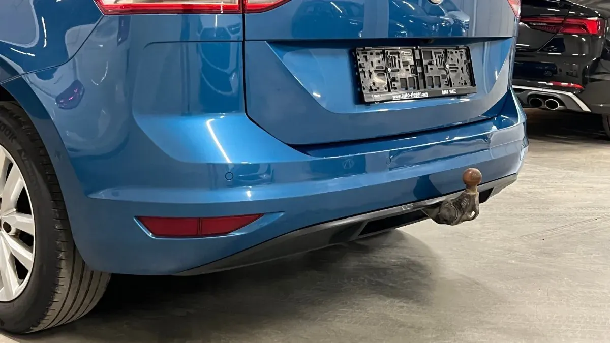 Volkswagen Touran 2017 photo 2