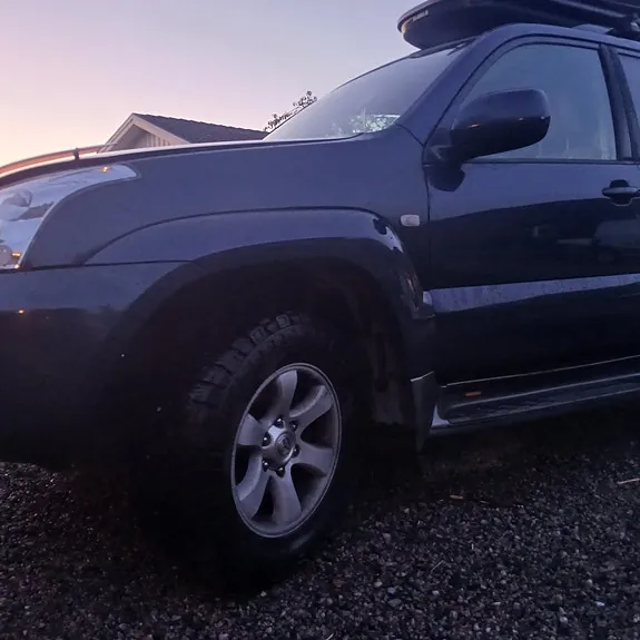 Toyota Land Cruiser 2004 photo 2