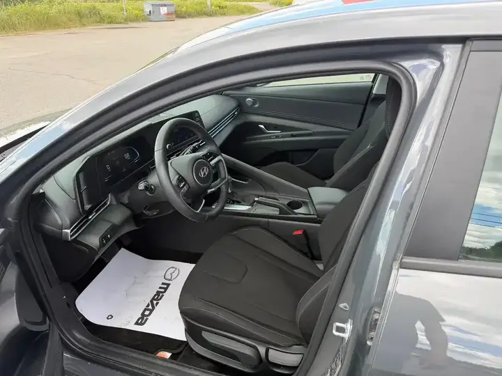 Hyundai Elantra 2025 photo 5