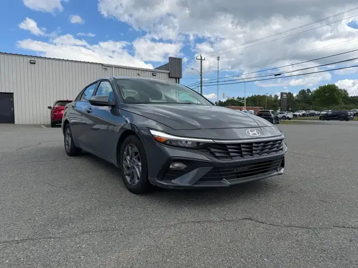 Hyundai Elantra 2025 photo 2