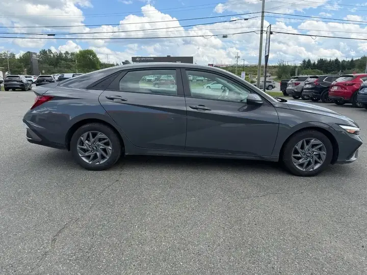Hyundai Elantra 2025 photo 4