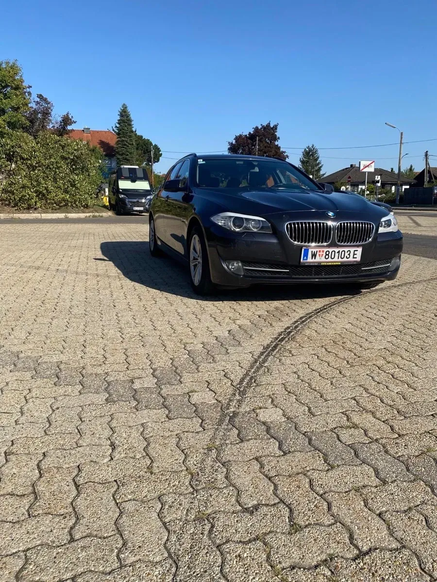 BMW 5 Series 2011 photo 2