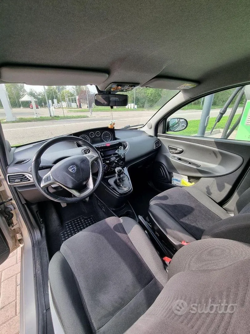Lancia Ypsilon 2015 photo 5
