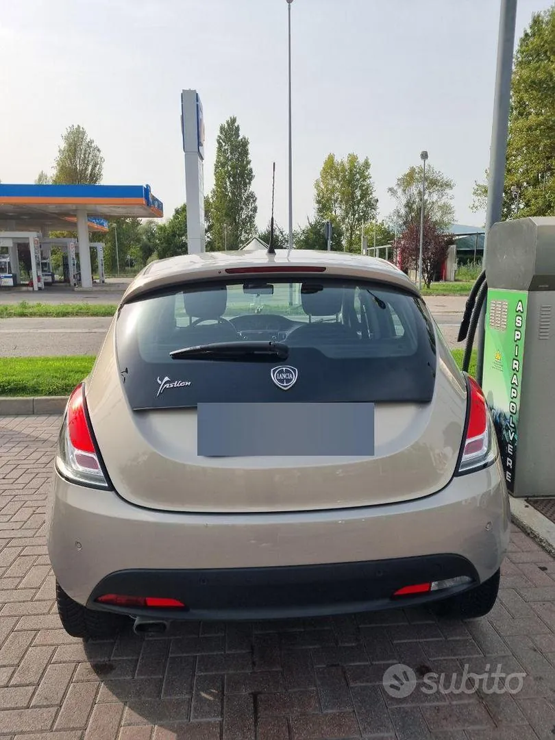 Lancia Ypsilon 2015 photo 2