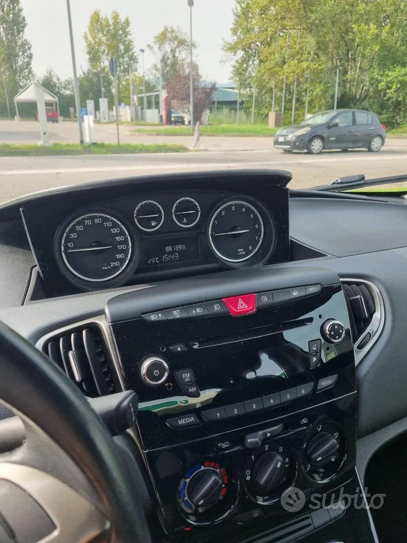 Lancia Ypsilon 2015 photo 4