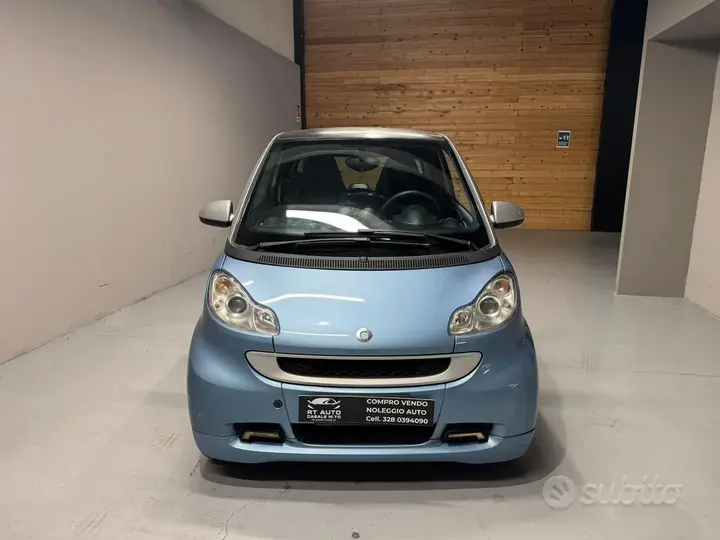 Smart Fortwo 2011 photo 2