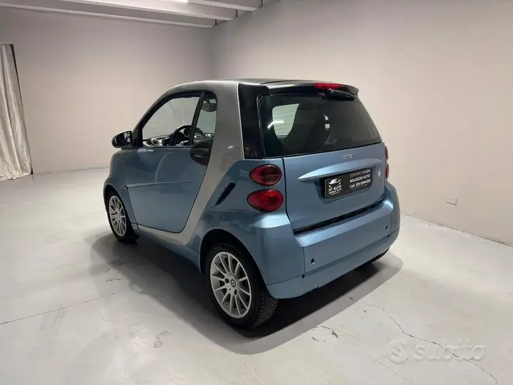 Smart Fortwo 2011 photo 4