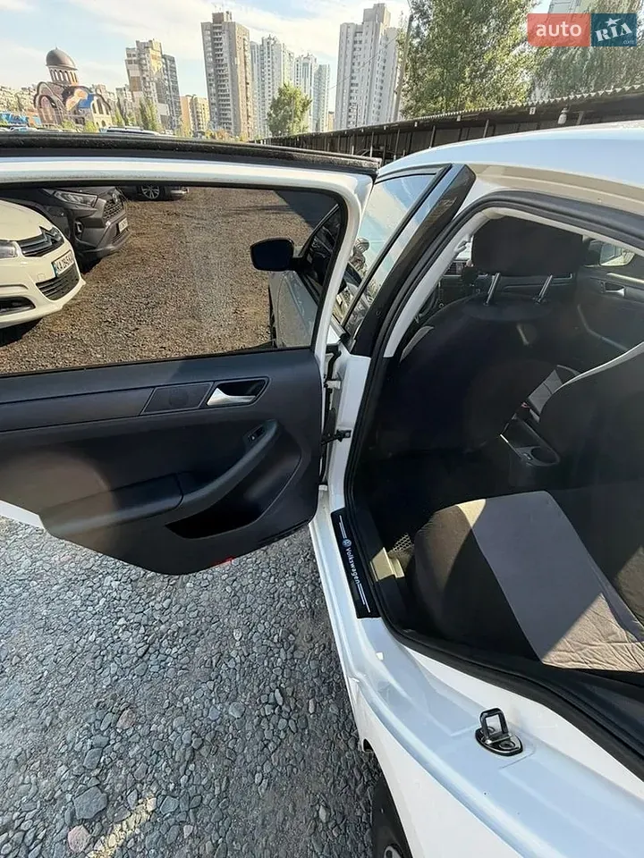 Volkswagen Jetta 2012 photo 3