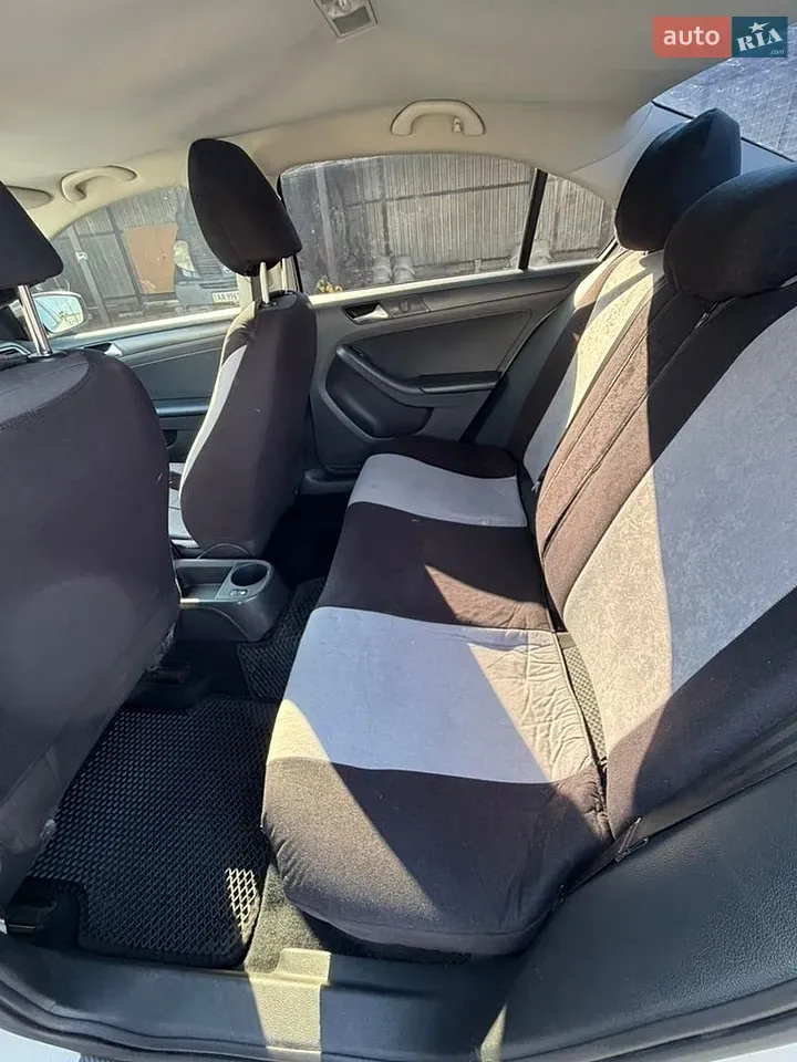 Volkswagen Jetta 2012 photo 4
