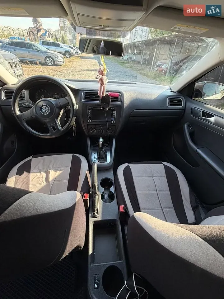 Volkswagen Jetta 2012 photo 5