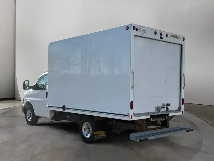 Chevrolet Express 2024 photo 3