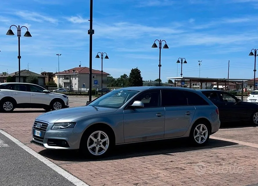 Audi A4 2009 photo 2