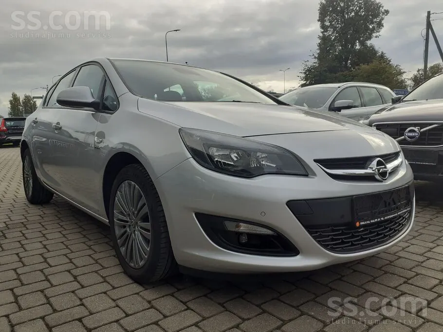 Opel Astra 2014 photo 2