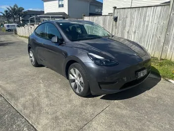 Tesla Model Y 2023 photo 2