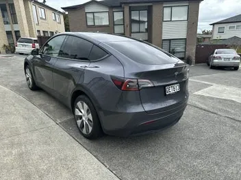 Tesla Model Y 2023 photo 3