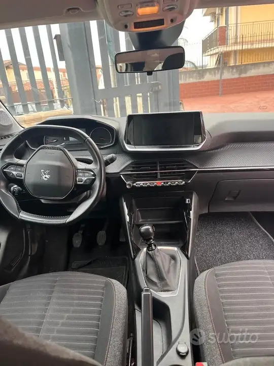 Peugeot 208 2022 photo 2
