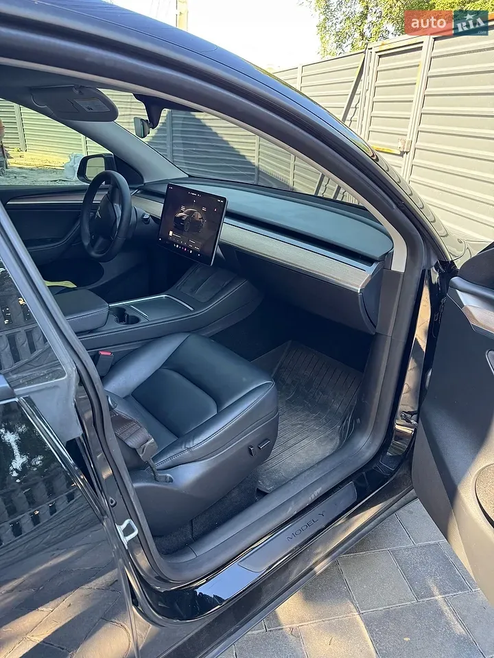 Tesla Model Y 2023 photo 4