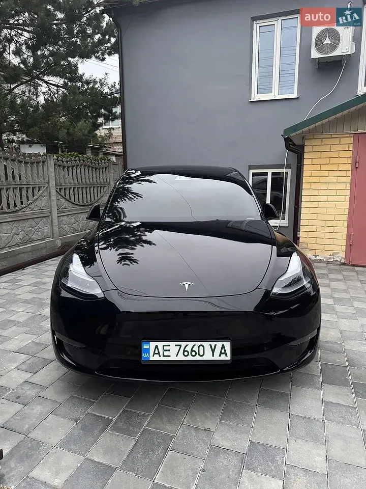 Tesla Model Y 2023 photo 2