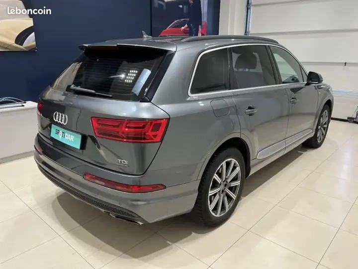 Audi Q7 2015 photo 2