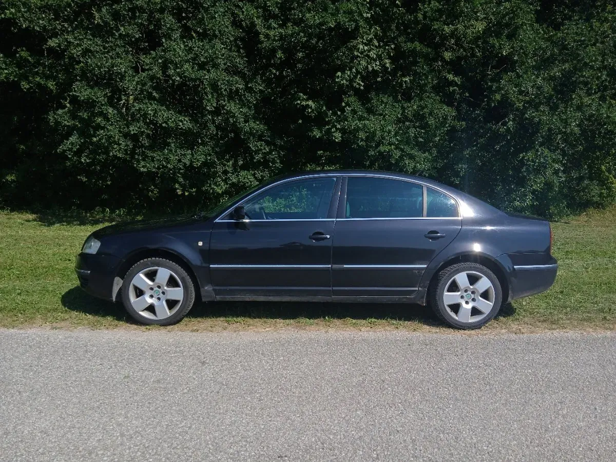 Skoda Superb 2004 photo 2