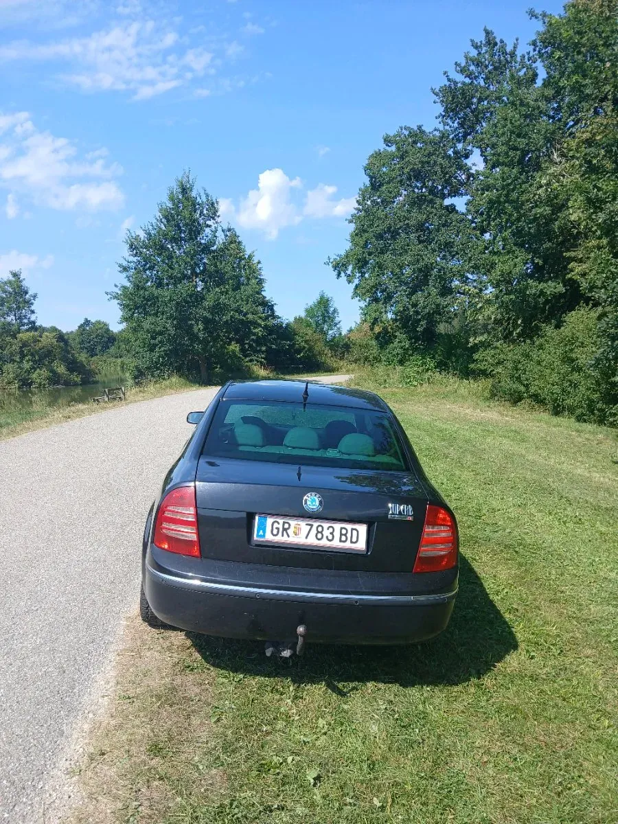 Skoda Superb 2004 photo 3