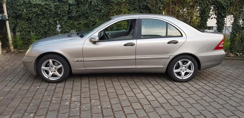 Mercedes-Benz C 240