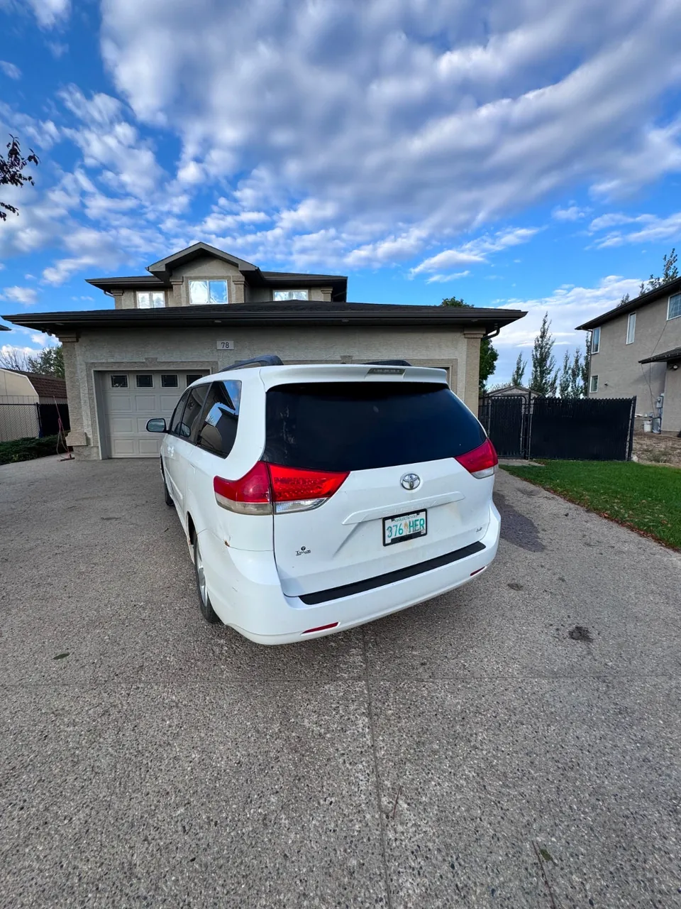 Toyota Sienna 2011 photo 2