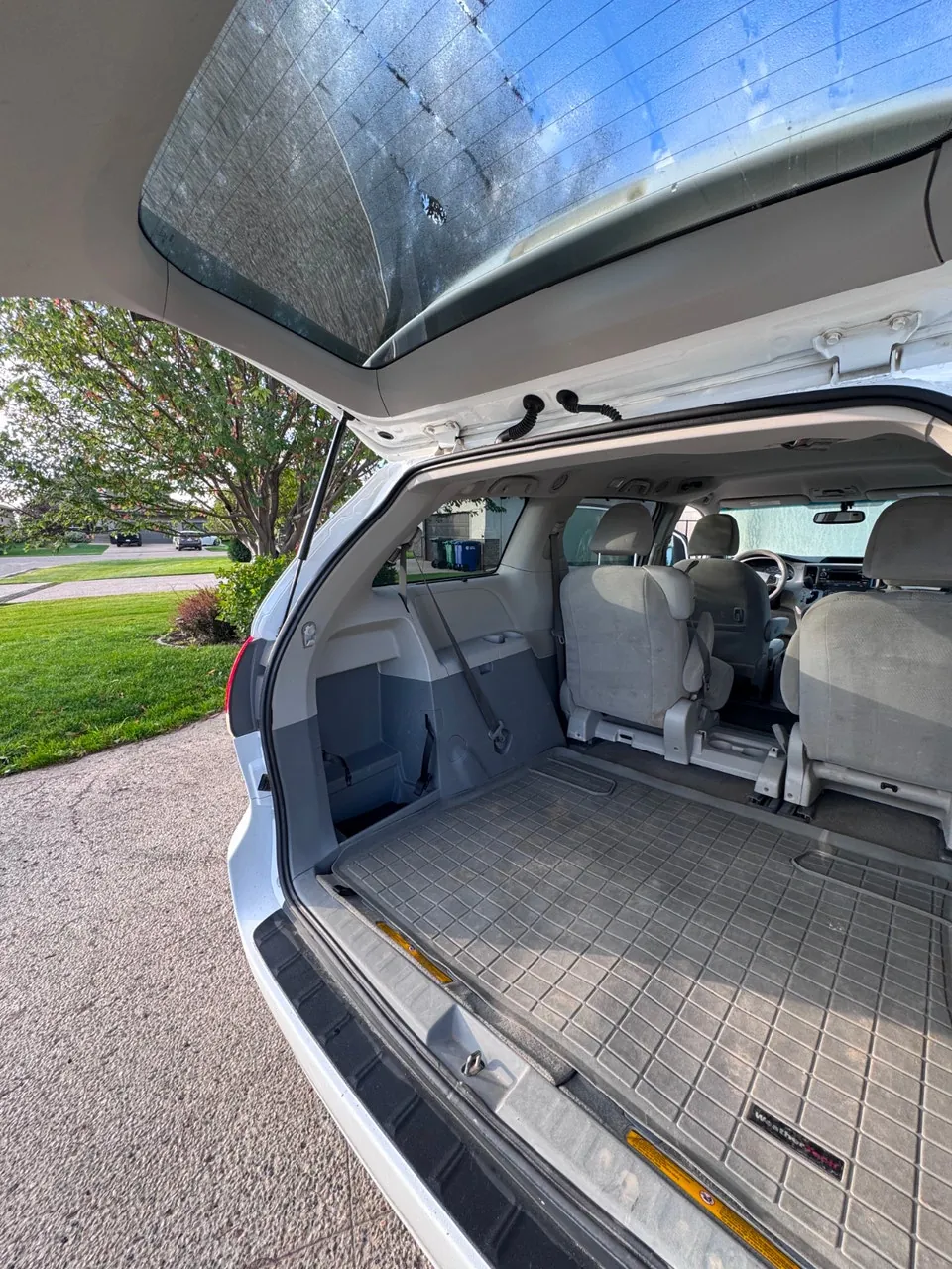 Toyota Sienna 2011 photo 4