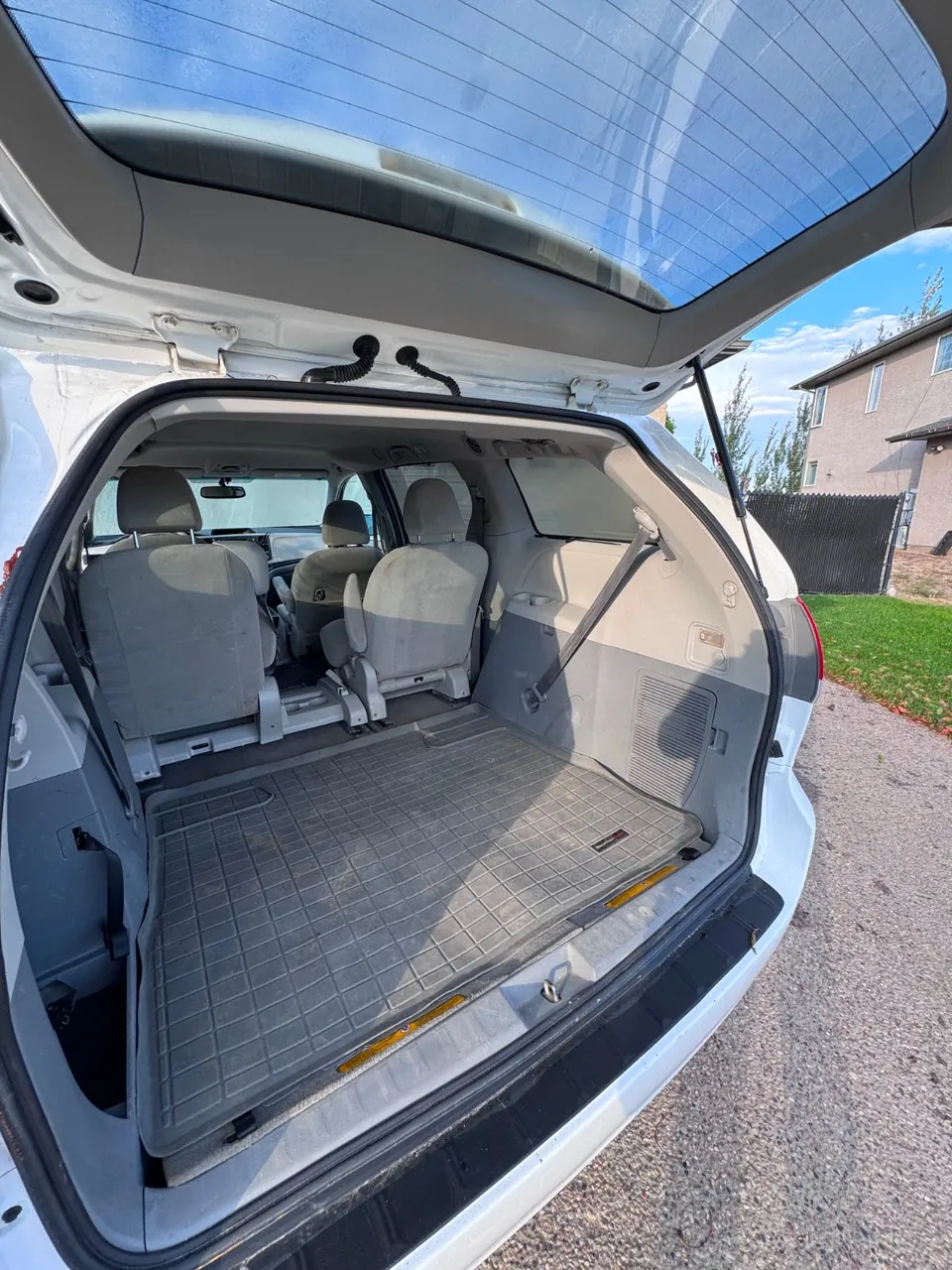 Toyota Sienna 2011 photo 5