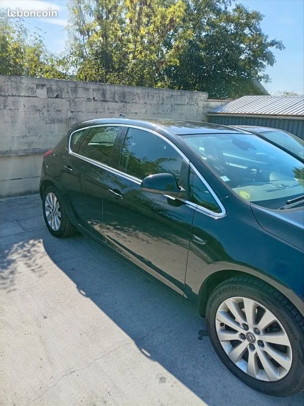 Opel Astra 2010 photo 3