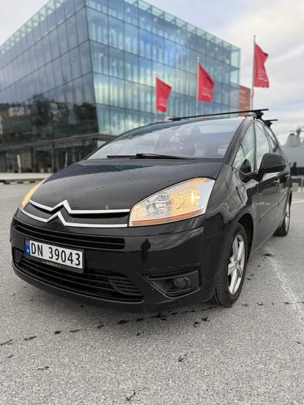 Citroen Grand C4 Picasso 2010 photo 2