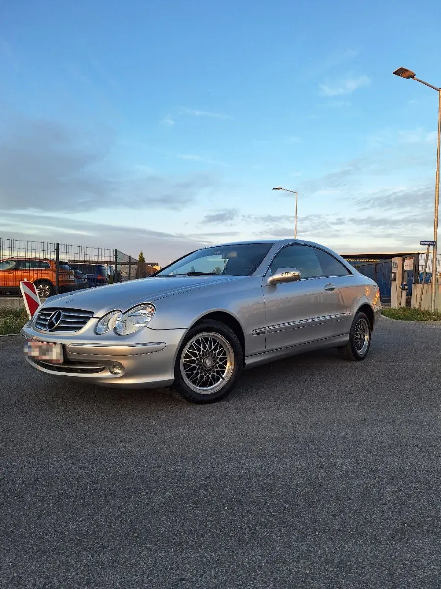 Mercedes-Benz Clk-Class 2004 photo 3