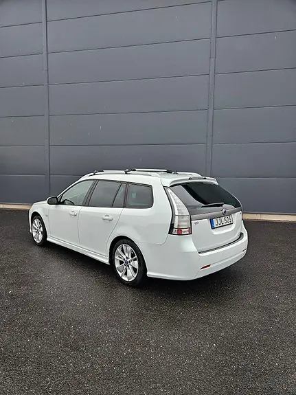Saab 9-3 2010 photo 2