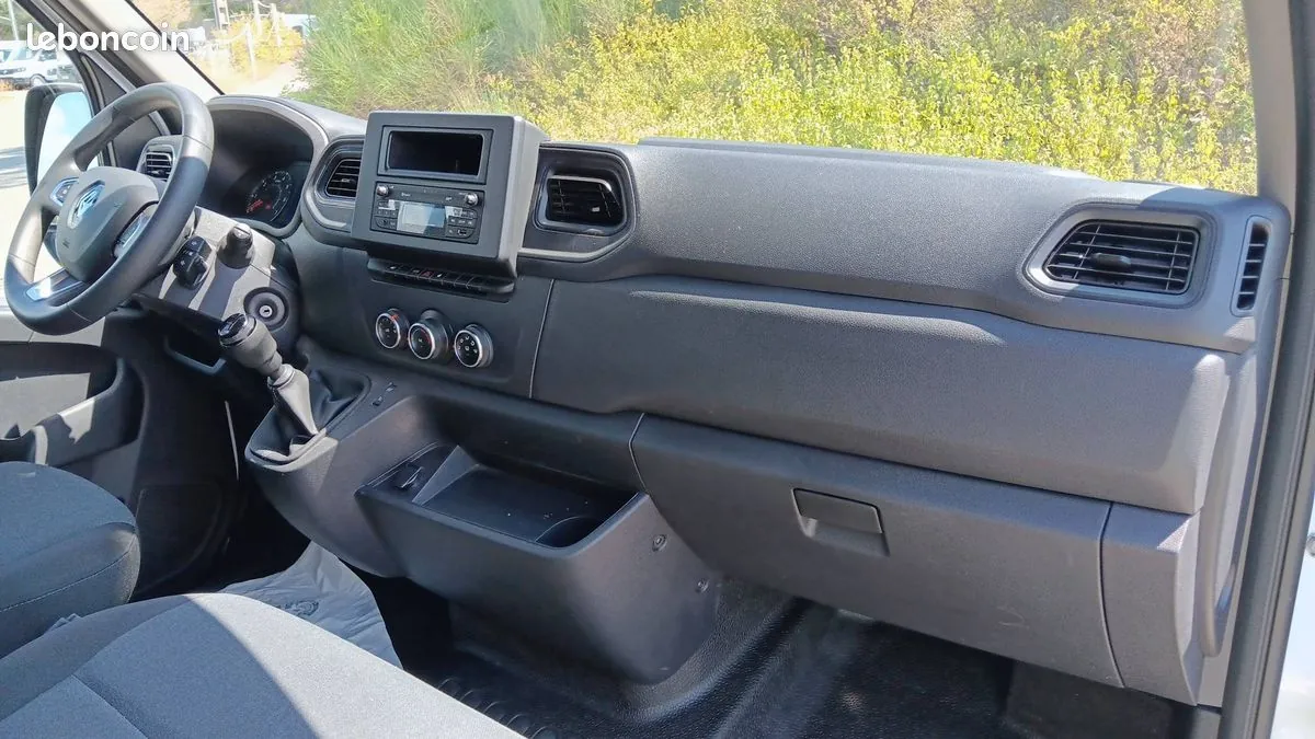 Renault Master 2024 photo 3